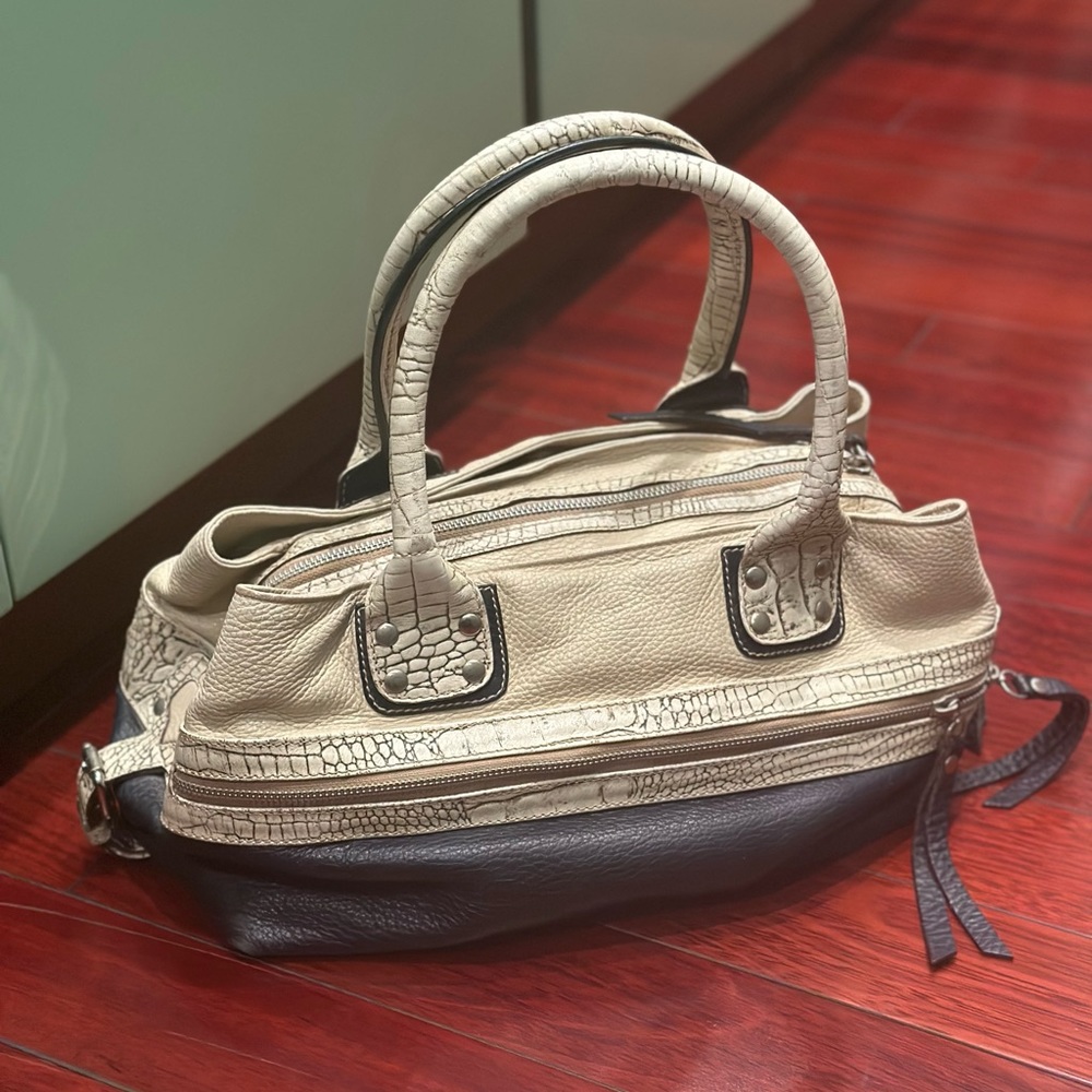 Elisa Atheniense bag.  Leather